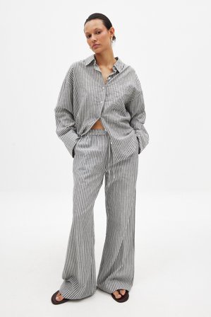 NA-KD Byxor med mellanhög midja och virkinkläddinsats - Raka byxor - Grå/Randig - EU 38