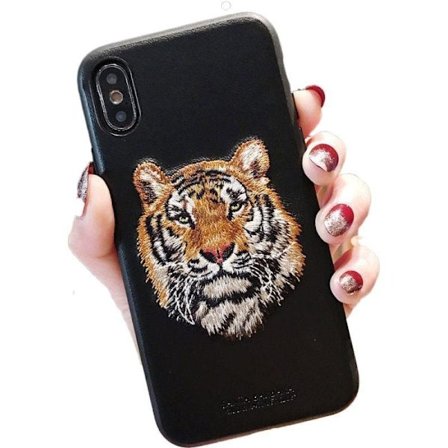 iPhone 13, Pro & Max svart brodert deksel med vegansk tigerskinn