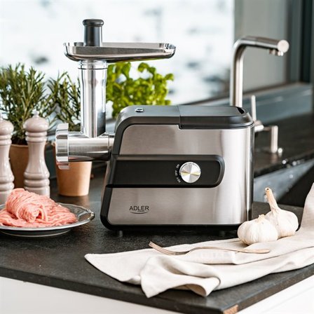 Köttkvarn med grönsakshackare och tre rostfria siktar