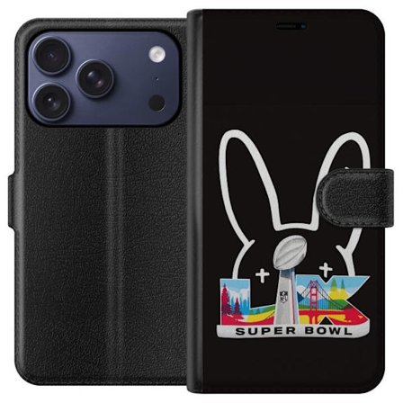 Kompatibelt Lommeboketui til Apple iPhone 17 Pro Bad Bunny portrett med åpen skjorte, tatoveringer og krøllete hår i stilfull motefotografering