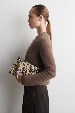 COS Frauen Ledertasche Mit Ponyhaar-Effekt Und Animal-Print in Beige