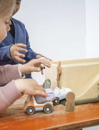 Dantoy Bio Garage With 3 Cars - Multi/patterned - 35X 16.5X 28CM