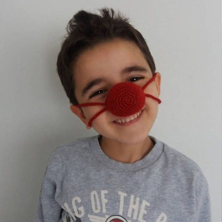 Handgjord näsmask i ull, andningsbar, bekväm och varm, lämplig för utomhusaktiviteter.