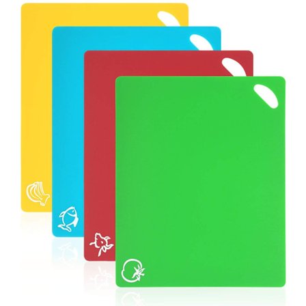 Set med 12 färgglada skärbrädor i plast som är antibakteriella, halkfria och kan diskas i diskmaskin