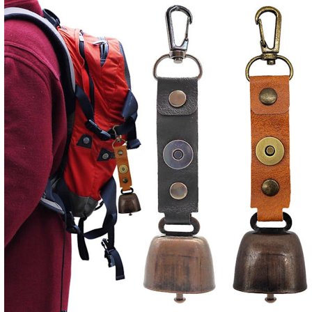 ING To sett med mini-kubjeller i messing i vintagestil - egnet for utendørs fotturer og backpacking.