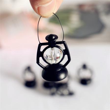 Miniatyrmøbler Leketøy Dukker Hus DIY Dekorasjon Tilbehør Mini Retro Simulering Liten parafinlampe Rope style