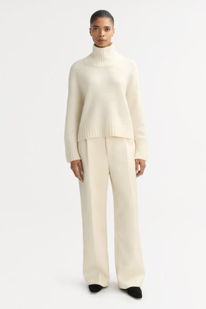Soft Goat - Girlfriend turtleneck - Women cashmere sweater - XS - Feather White