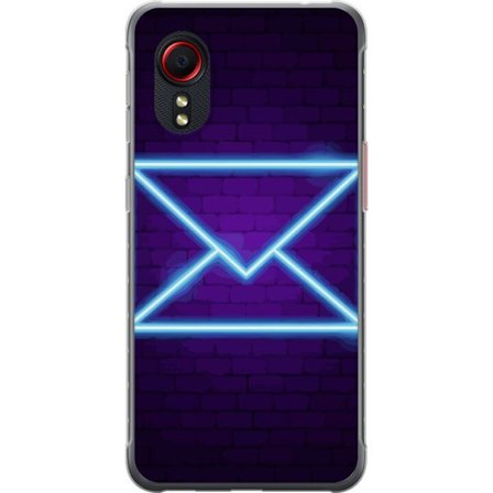 Yhteensopiva Puhelinkuori Samsung Samsung Galaxy Xcover 5 Neonilta illuustraatio kirjekuoresta sinisessä valossa lila tiiliseinää vasten, nykyaikai