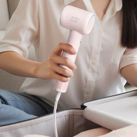 Hårtork med 1300 W effekt, jonisering och väggfäste - Rosa