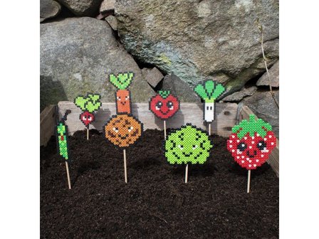 PLAYBOX Rörpärlor bioplast 20 000/hink - Lyreco - Skola och förskola - Hobbymaterial - Nabbipärlor - Rörpärlor