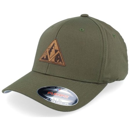 Wild Spirit - Grön flexfit Keps - Triangle Shape Mountain Patch Olive Flexfit @ Hatstore