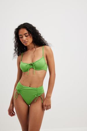 NA-KD Swimwear Högt skuren bikinitrosa - Bikini - Grön - Small