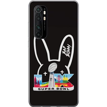 Kompatibel Mobilcover til Xiaomi Mi Note 10 Lite Bad Bunny portræt med åben skjorte, tatoveringer og krøllet hår i stilfuld modefotografering