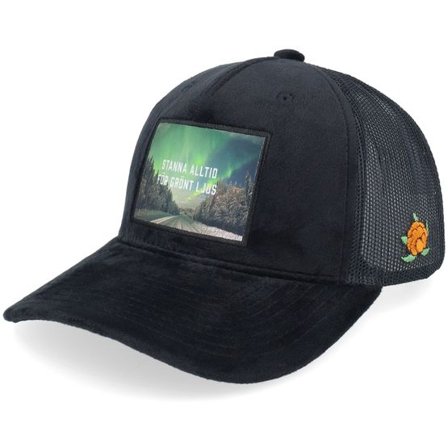SQRTN - Svart trucker Keps - Norrsken Velvet Cap Black A-frame Trucker @ Hatstore