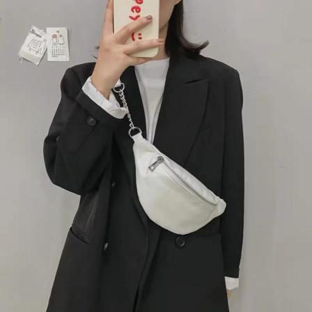 Män kvinnor Fanny Pack Midjeväska Fashionabla Student Mångsidig Ins Fashionabla Snygga bröst Kvinna White【 no Pendant]]