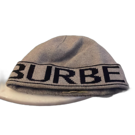 Grå stickad mössa från Burberry