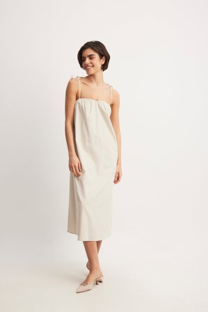 Amalie Star x NA-KD Linen Blend Tie Strap Midi Dress - Robes en lin - Beige - EU 36