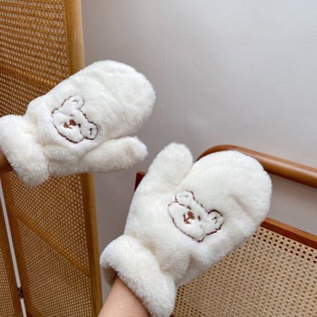 Tumvantar i fuskpäls med söt broderad björn för vuxna