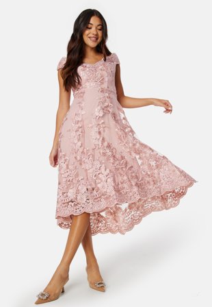 Goddiva - Embroidered Lace Dress - Blush - Kläder - - Bubbleroom