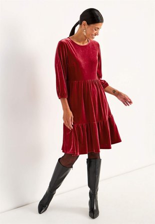 Cellbes of Sweden - Sammetsklänning med volanger - mörkröd - för damer - 54/56