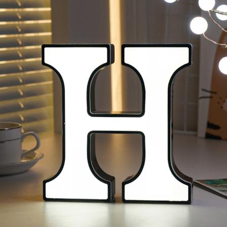 Muovista valmistettu LED-y valo, aakkoskirjaimet, syntym p iv ehdotuksiin ja koristeluun, valkoinen valo
