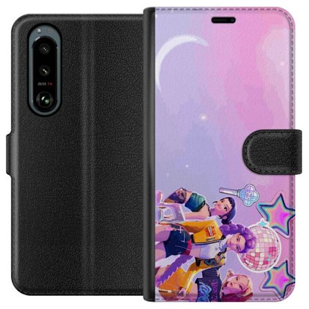 Kompatibel Tegnebogsetui til Sony Xperia 5 III Futuristiske popidoler i neonfarver med discoelementer, stjerner og pastelfarvet rumhimmel.