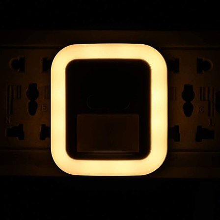 LED-uttag nattlampa med rörelsesdetektor och skymningssensor KLB