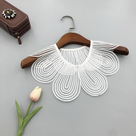 Irrotettava tekokaulus Huivi VALKOINEN white