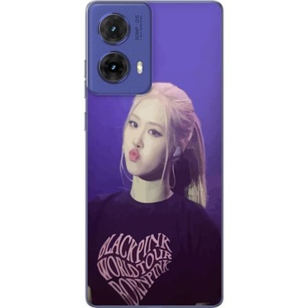 Kompatibelt Mobildeksel til Motorola Motorola Moto G85 Blackpink Rosé konsertportrett kpop idol med scenelys moderne musikk og fanmotiver i lilla ton