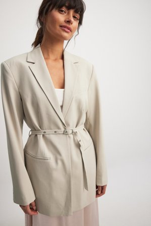NA-KD Taillierter Blazer mit Gürtel - Blazer mit Gürteln - Beige - EU 34
