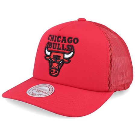 Mitchell & Ness - NBA Rouge trucker Casquette - Chicago Bulls Evergreen Red Trucker @ Hatstore