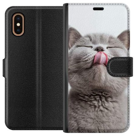 Kompatibelt Plånboksfodral till Apple Apple iPhone XS Max Närbild på söt grå katt med tungan ute, charmigt djurmotiv perfekt för kattälskare oc
