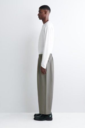 COS Homme Pantalon Barrel Court En Coton in Vert