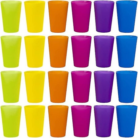 24 kpl uudelleenkäytettävät muovikuppia, 6 kirkkaanväristä muovikuppia lapsille, retkeilyyn