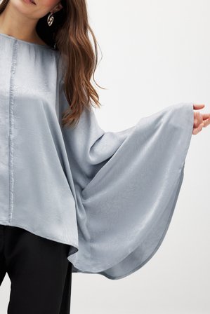 NA-KD fließende Cape-Bluse - Blusen - Grau/Silber - M / L