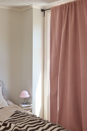 Jotex - Mørkleggingsgardin 1-lengde Tåkerosa - MOONBEAM - Kjøp Mørkleggingsgardiner hos Jotex