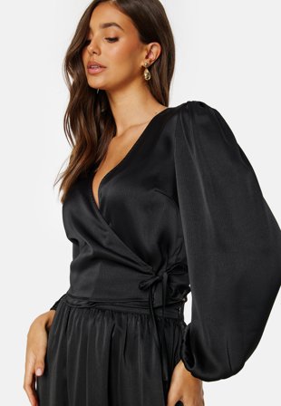 BUBBLEROOM Petrinia Wrap Blouse Black Klær