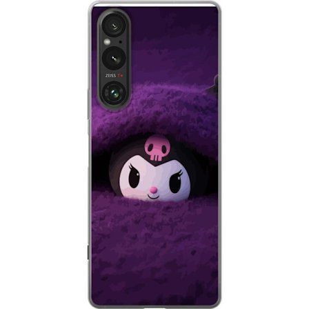 Yhteensopiva Puhelinkuori Sony Xperia 1 V Kuromi lilassa pörröisessä ympäristössä, jossa on salaperäinen kawaii-suunnittelu.