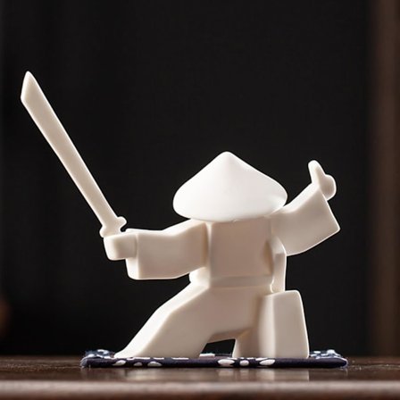 Samurajformad rökelsebrännare, tillverkad av vit keramik, en samlarfigur, en kreativ dekorativ artikel och en skrivbordsdekoration.