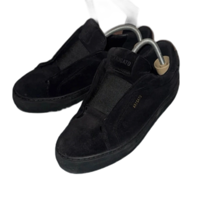 Svarta Axel Arigato sneakers i mocka