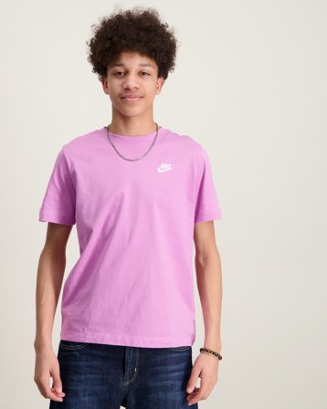 Nike K Nsw Tee Emb Futura Lbr Lilla T-skjorter Gutt - Kids Brand Store
