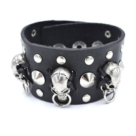 Svart armbånd med hodeskaller og runde nagler