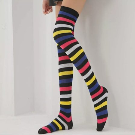 Farverige over knæ lange sokker regnbuestribet