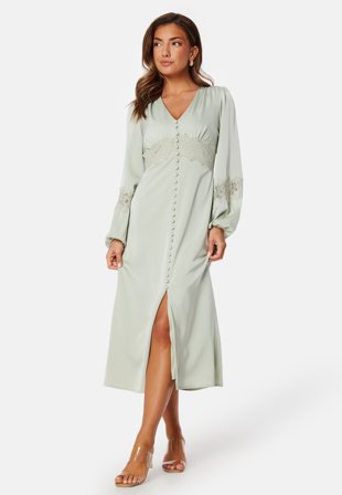 Bubbleroom Occasion - Satin Midi Dress - Dusty green - Kläder