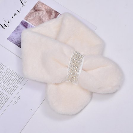 Skjerf med fuskepels og stropp med perler stilig, luksuriøs og varm