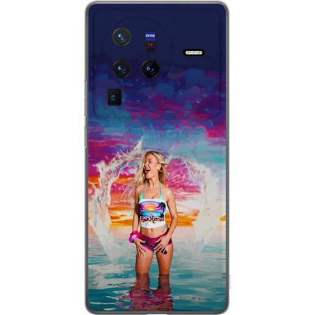 Kompatibel Mobilcover til vivo X80 Pro Blond kvinde i farverigt strandtøj, der leger i havet ved solnedgang