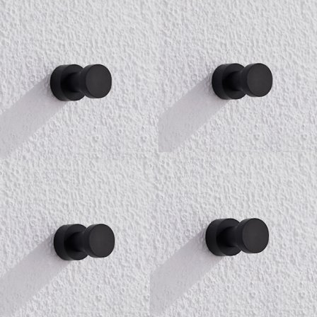 Fire små sorte kroker