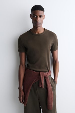 COS Herren Schmal Geschnittenes Geripptes Baumwoll-T-Shirt - Braun