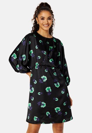 Object Collectors Item - Agafia 3/4 Dress - Black AOP:Fern green flower