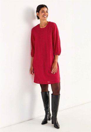 Cellbes of Sweden - Hulmønstret kjole i rød til damer i størrelse 38/40